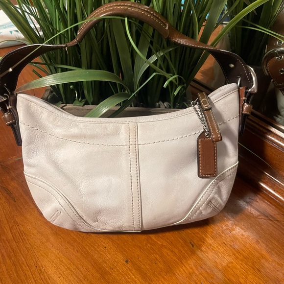 Coach Off-White Leather Shoulder Bag - Picture 2 of 8